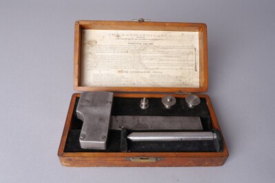 Meetinstrument uit metaal van het merk Norton Emery Wheel Co.